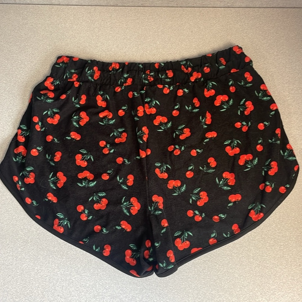 Cherry patterned shorts - Picture 3 of 7